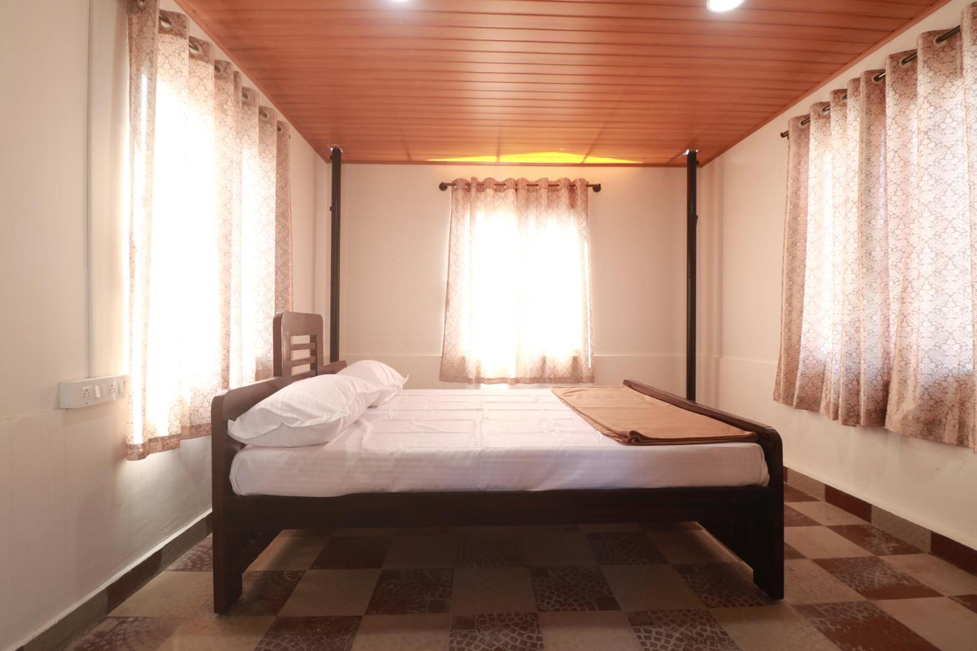 Flintstone Home Kushālnagar Kültér fotó